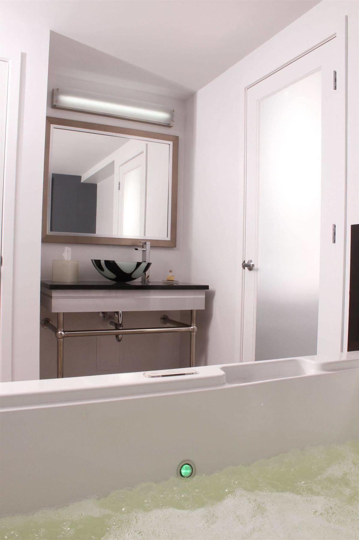 Lotus Boutique Inn And Suites ออร์มอนด์บีช ภายนอก รูปภาพ