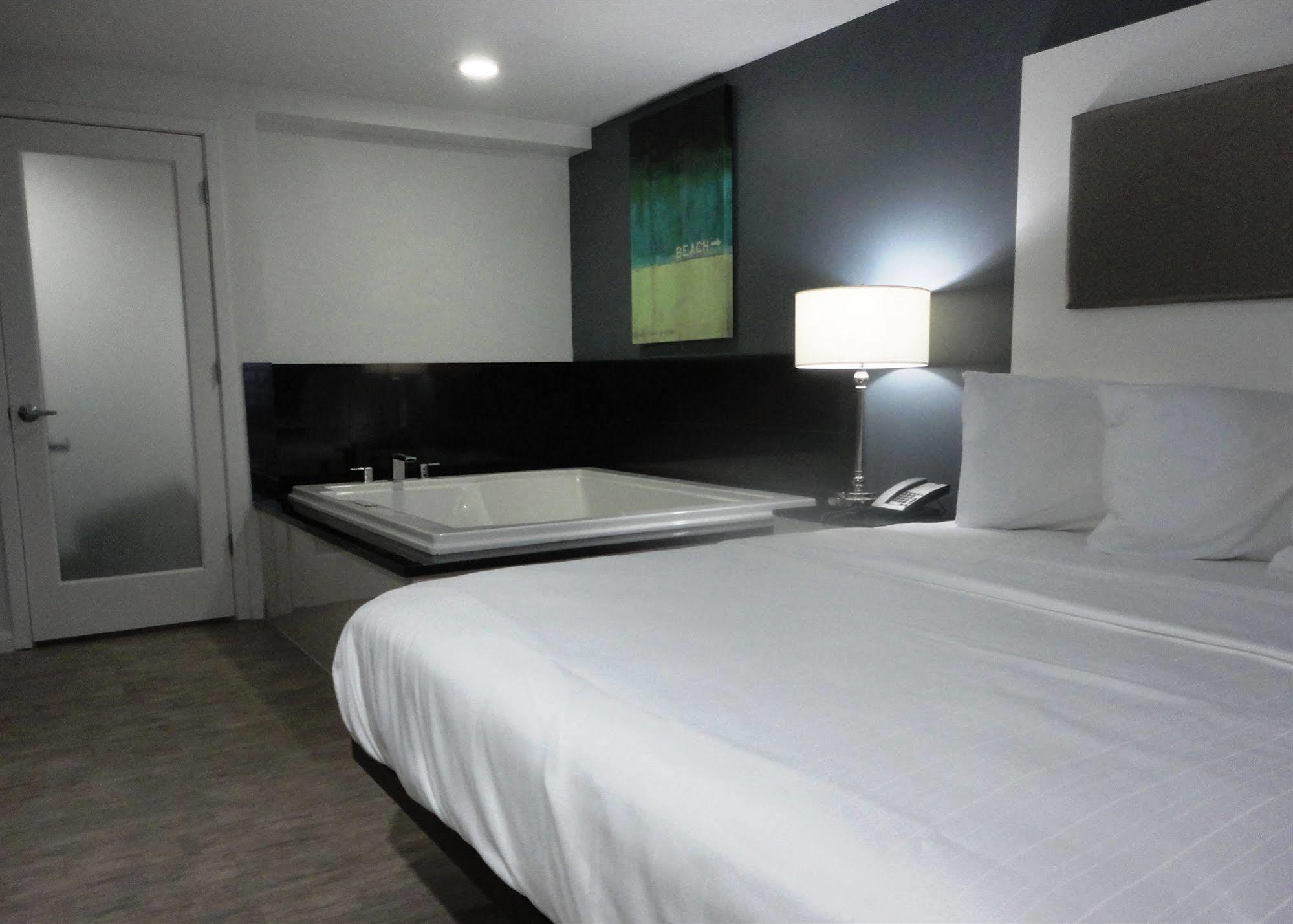 Lotus Boutique Inn And Suites ออร์มอนด์บีช ภายนอก รูปภาพ